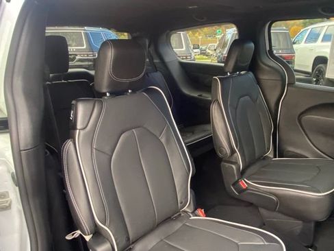 New 2026 Chrysler Pacifica Limited FWD image 35
