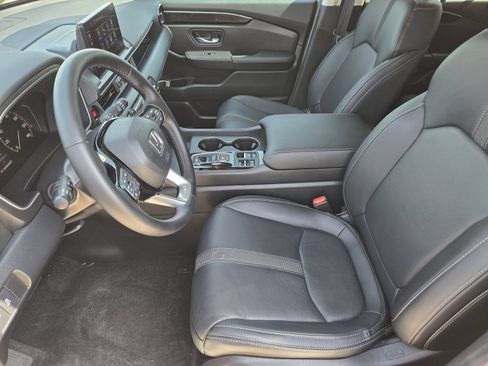 Used 2025 Honda Pilot EX-L image 16