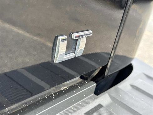 Used 2018 Chevrolet Silverado 1500 LT w/ Midnight Edition image 27