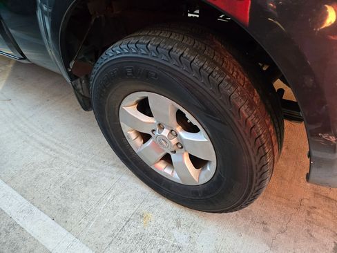 Used 2012 Nissan Frontier SV image 8