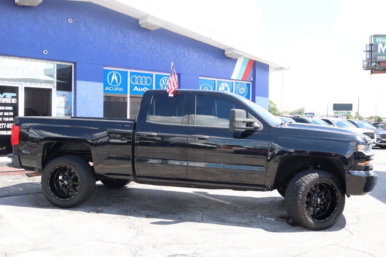 Used 2017 Chevrolet Silverado 1500 Custom w/ Custom Convenience Package RWD image 4