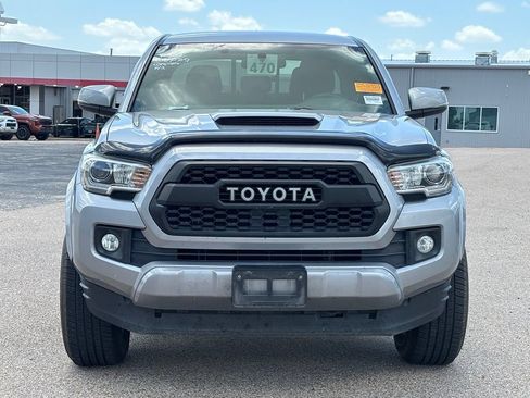 Used 2016 Toyota Tacoma TRD Sport w/ Towing Package RWD image 3