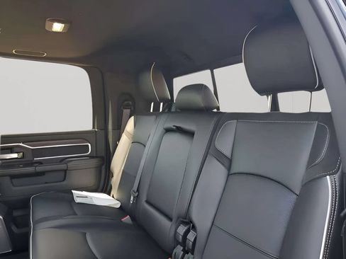 New 2025 RAM 2500 Laramie AWD/4WD image 21