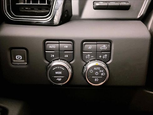 Certified 2024 GMC Sierra 1500 AT4 w/ Technology Package image 32