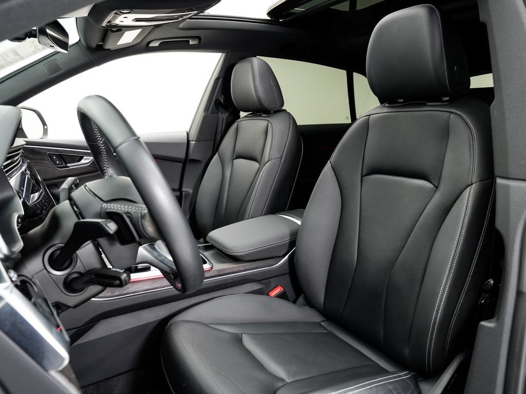 Used 2019 Audi Q8 Premium Plus AWD/4WD image 5