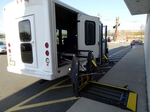 Used 2016 Ford E-350 and Econoline 350 Super Duty w/ Shuttle Bus Prep Package image 9