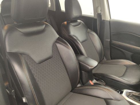 Used 2018 Jeep Compass Latitude w/ Cold Weather Group AWD/4WD image 21