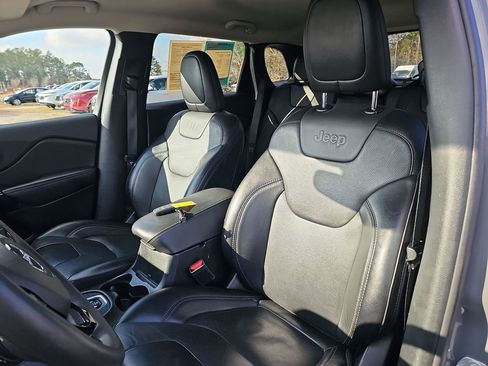 Used 2023 Jeep Cherokee Altitude Lux image 19