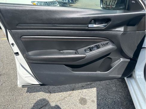 Used 2019 Nissan Altima 2.5 SR w/ SR Premium Package image 11