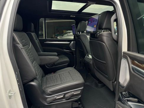 Used 2025 Cadillac Escalade ESV Sport Platinum w/ LPO, Floor Liner Package image 37