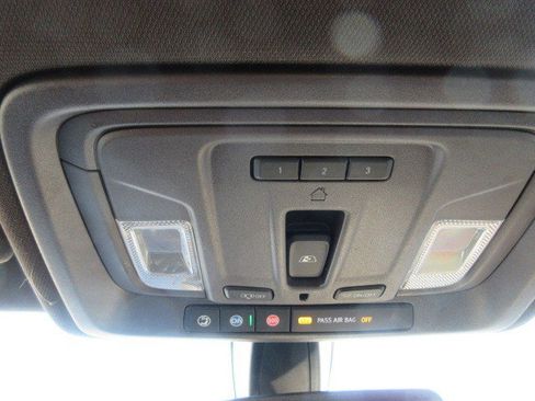 Used 2022 Chevrolet Silverado 1500 LTZ image 17