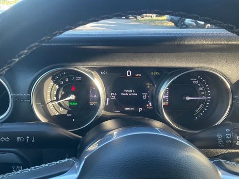 Used 2023 Jeep Wrangler Unlimited Sahara image 18