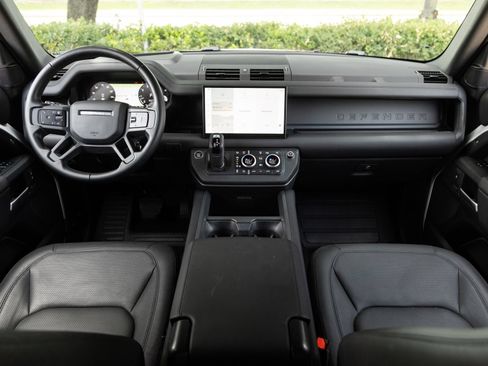 Used 2025 Land Rover Defender 110 X-Dynamic SE AWD/4WD image 12