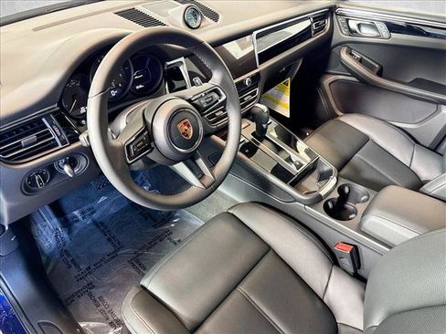 Certified 2026 Porsche Macan AWD/4WD image 4