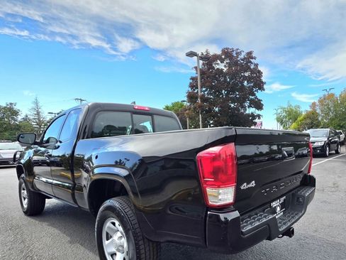 Used 2017 Toyota Tacoma SR w/ SR Convenience Package AWD/4WD image 6