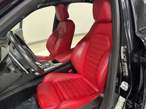Used 2022 Alfa Romeo Giulia Veloce AWD/4WD image 16