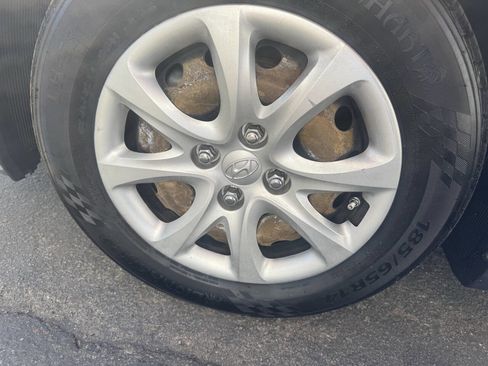 Used 2013 Hyundai Accent GLS image 12