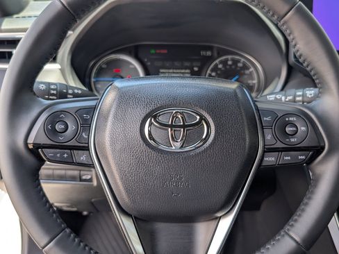 Used 2024 Toyota Venza Nightshade AWD/4WD image 18