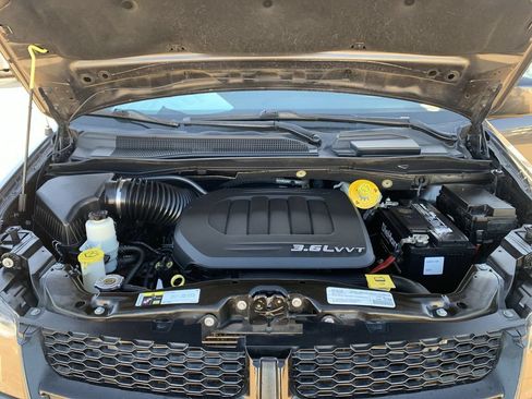 Used 2018 Dodge Grand Caravan SE FWD image 28