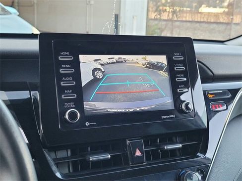 Used 2023 Toyota Camry SE image 18