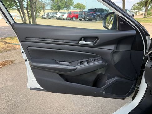 Used 2025 Nissan Altima 2.5 SV FWD image 18