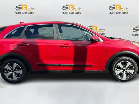 Used 2017 Kia Niro FE FWD image 4
