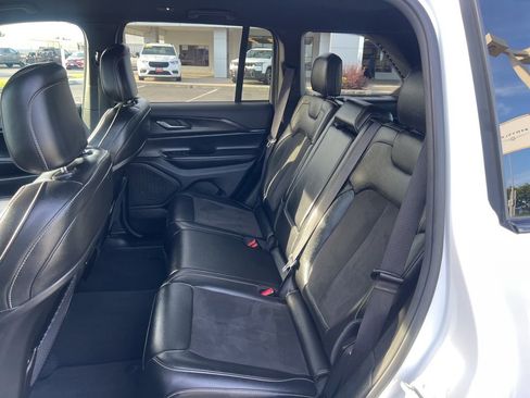 Used 2024 Jeep Grand Cherokee Altitude RWD image 29