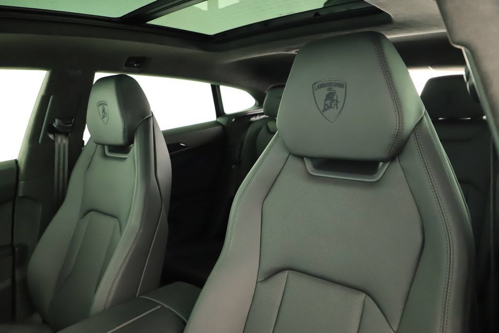 Used 2025 Lamborghini Urus SE AWD/4WD image 29