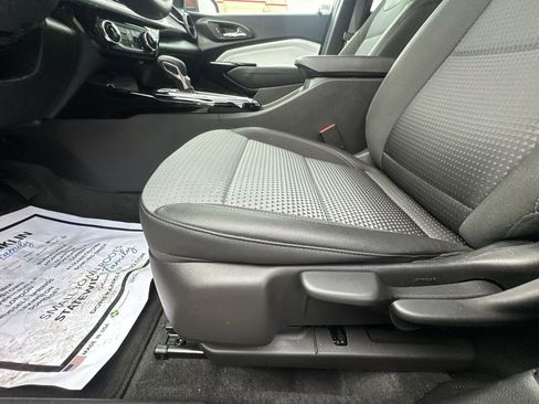 Used 2025 Chevrolet Trax LT w/ LT Convenience Package FWD image 12