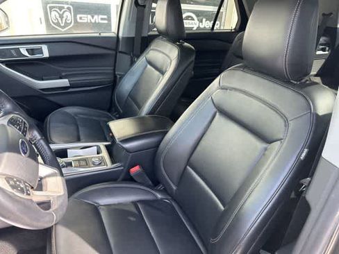 Used 2020 Ford Explorer XLT w/ Equipment Group 202A image 4