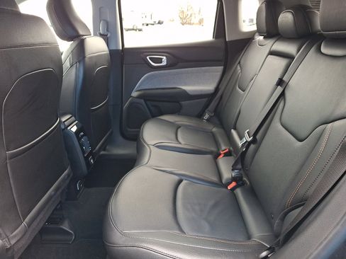 Used 2022 Jeep Compass Latitude image 10