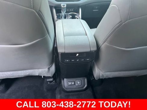 Used 2023 Toyota Highlander Limited FWD image 15