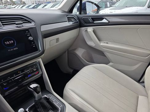Used 2022 Volkswagen Tiguan SE image 34