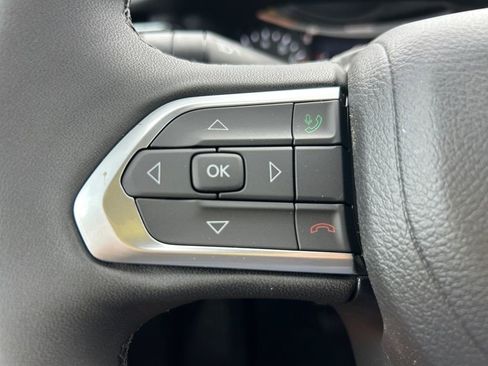 New 2025 Jeep Compass Latitude image 9