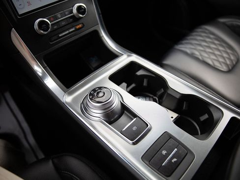 Used 2024 Ford Edge Titanium image 16