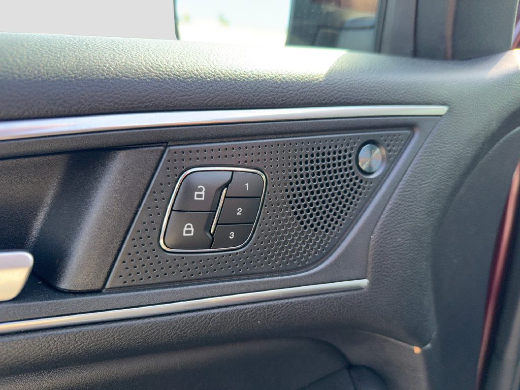 Used 2021 Ford Edge Titanium AWD/4WD image 14