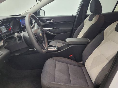 Used 2024 Chevrolet Trax LS FWD image 17