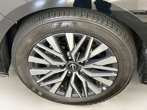 Used 2025 Nissan Altima 2.5 SV FWD image 34