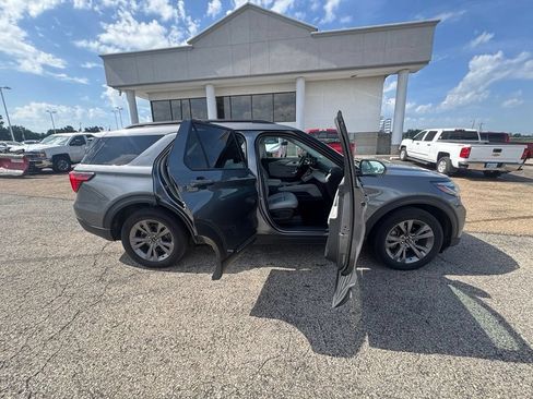 Certified 2025 Ford Explorer Active w/ Active Comfort Package AWD/4WD image 8