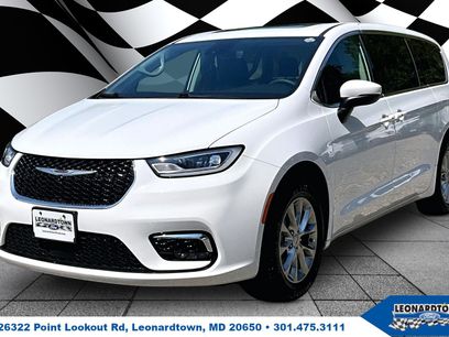 Used 2023 Chrysler Pacifica Touring-L