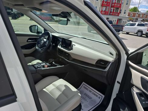 Used 2023 Nissan Rogue SV w/ SV Premium B Package AWD/4WD image 16