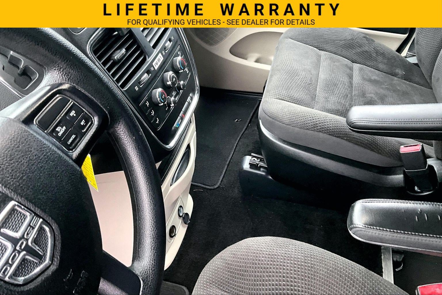 Used 2018 Dodge Grand Caravan SE FWD image 15