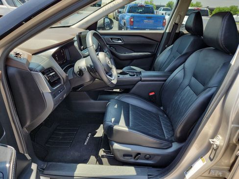 Used 2022 Nissan Rogue Platinum w/ Head-Up Display Package image 11