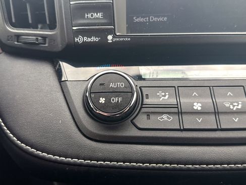 Used 2016 Toyota RAV4 XLE AWD/4WD image 33