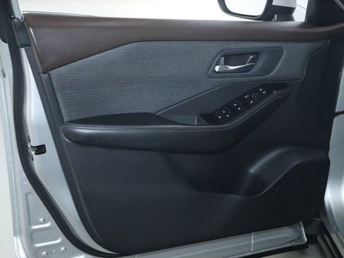Used 2022 Nissan Rogue SV AWD/4WD image 15