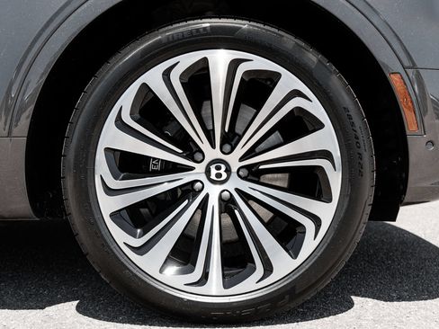 Certified 2024 Bentley Bentayga AWD/4WD image 16