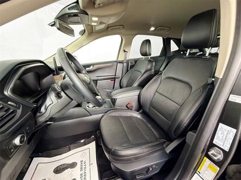 Used 2020 Ford Escape Titanium image 20