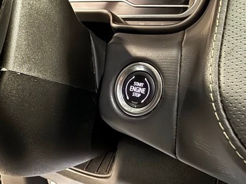 Used 2023 GMC Yukon XL SLT w/ SLT Luxury Package image 17