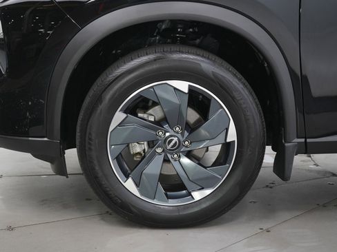 Used 2024 Nissan Rogue SV w/ SV Premium Package image 30