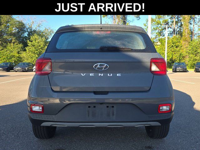 Certified 2025 Hyundai Venue SEL FWD image 4